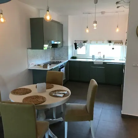 Lela Beach Apartman