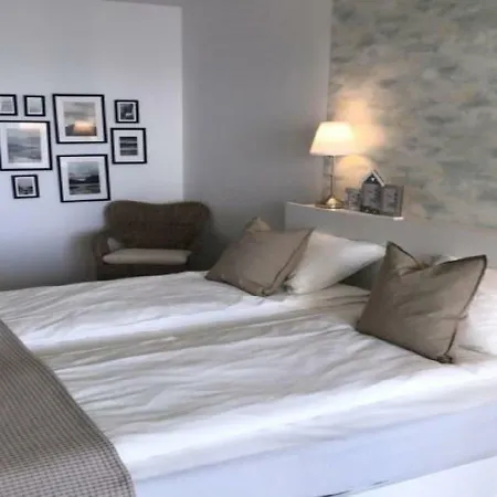 Lela Beach Apartman *