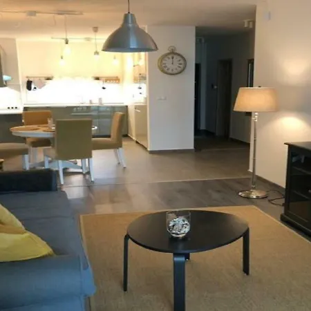 Lela Beach Apartman Apartament *